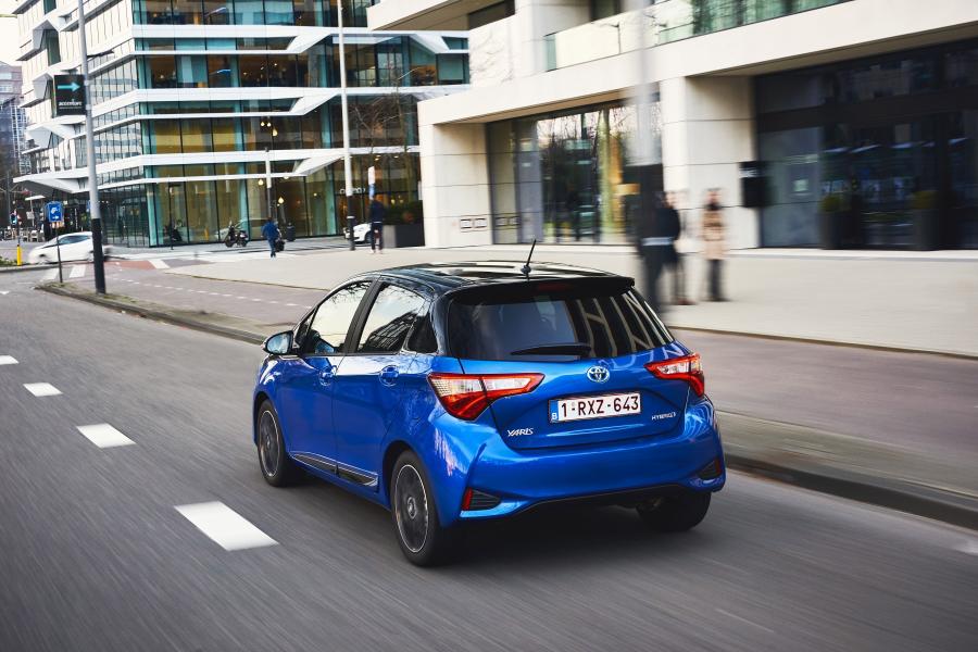  Toyota Yaris Hybrid Bi-Tone 2017 года  (фото 27 из 42)